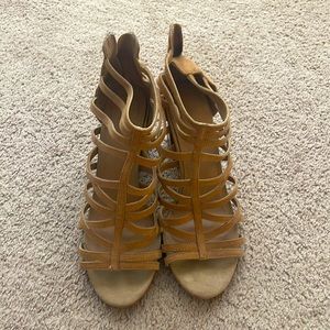 Tahari block heel strappy peep toe sandals with zipper back.